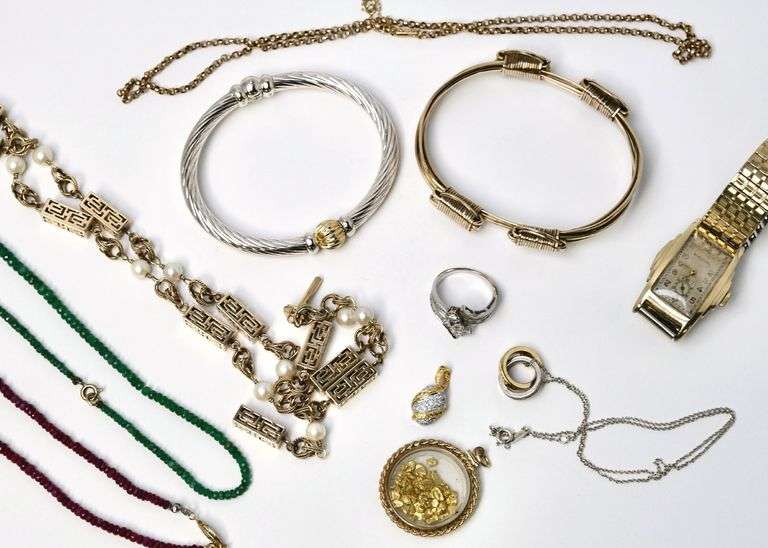 OLD TOWN HALL AUCTION: JEWELLERY, INTERESTING SMALLS & COLLECTIBLES