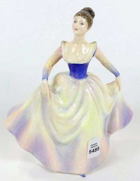 ROYAL DOULTON FIGURINE "LISA"