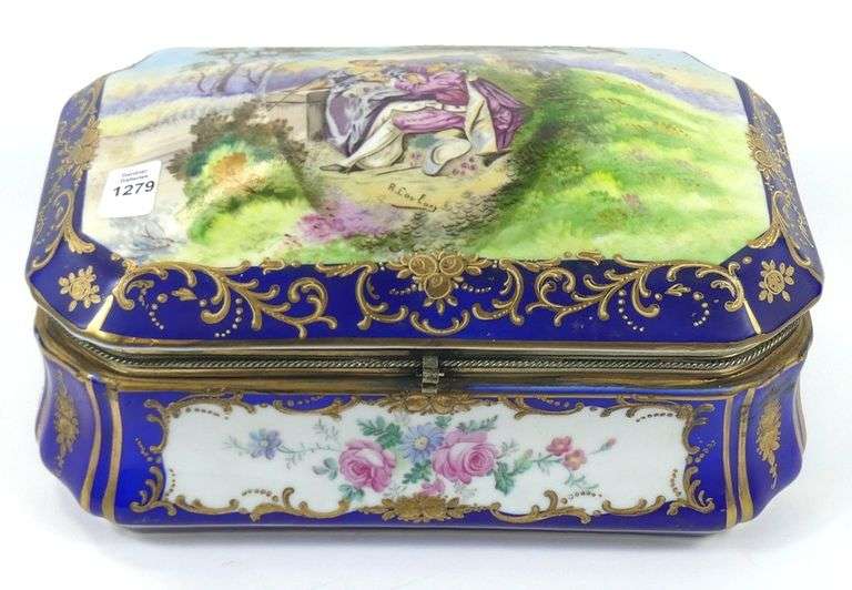 PORCELAIN JEWEL CASKET