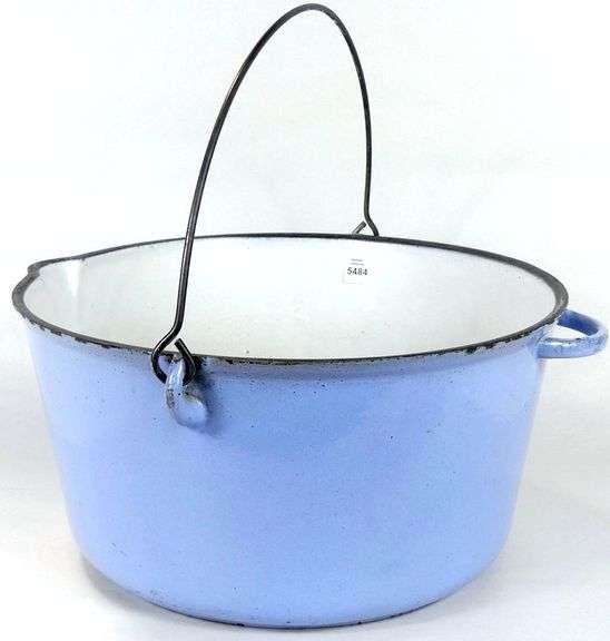 LARGE VOLLRATH CAST IRON POT