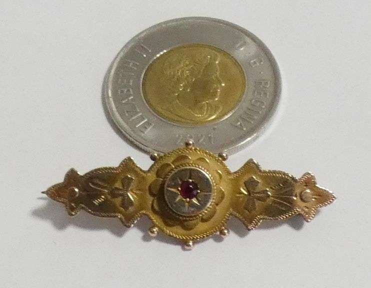 9KT GOLD BROOCH