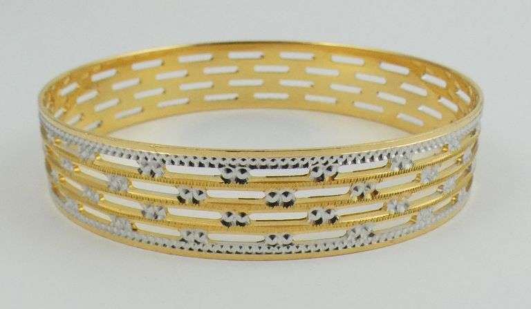 GOLD BANGLE BRACELET