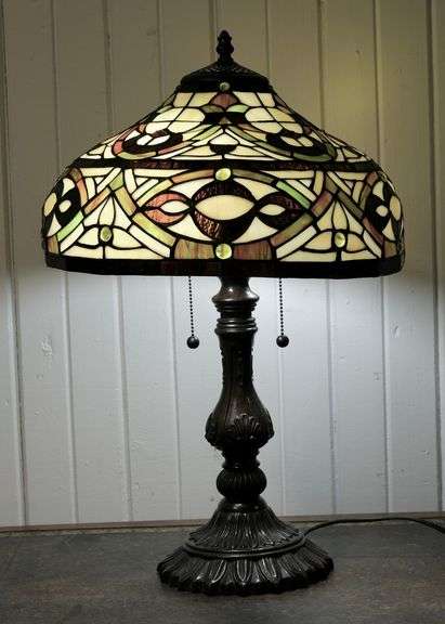 TIFFANY STYLE LAMP