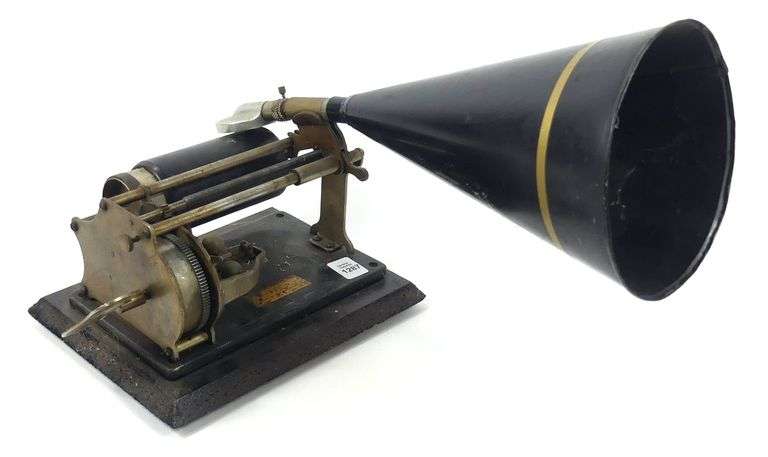 EARLY CYLINDER GRAMOPHONE