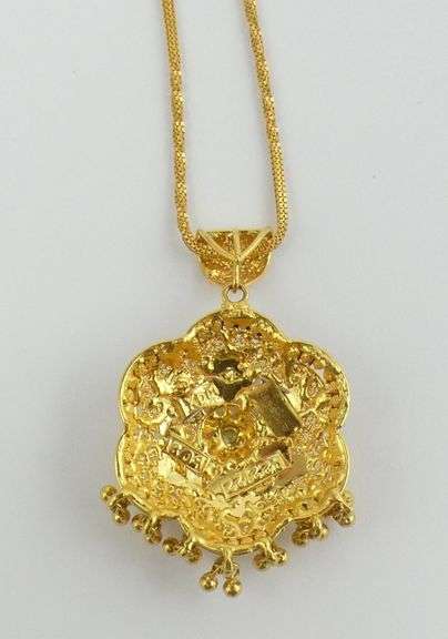 PENDANT ON CHAIN
