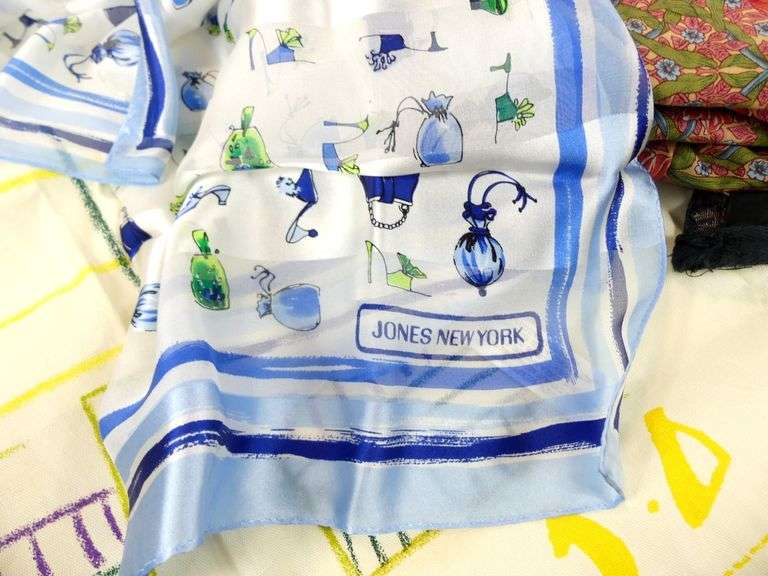 VINTAGE CLOTHING/TEXTILES