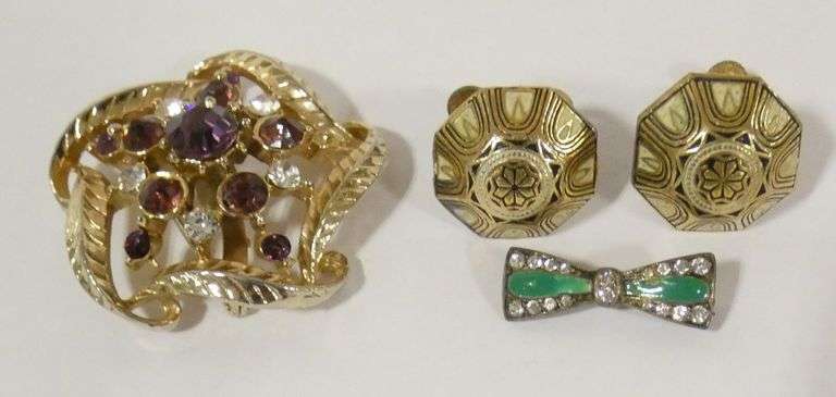 SIX BROOCHES AND PAIR OF EARRINGS