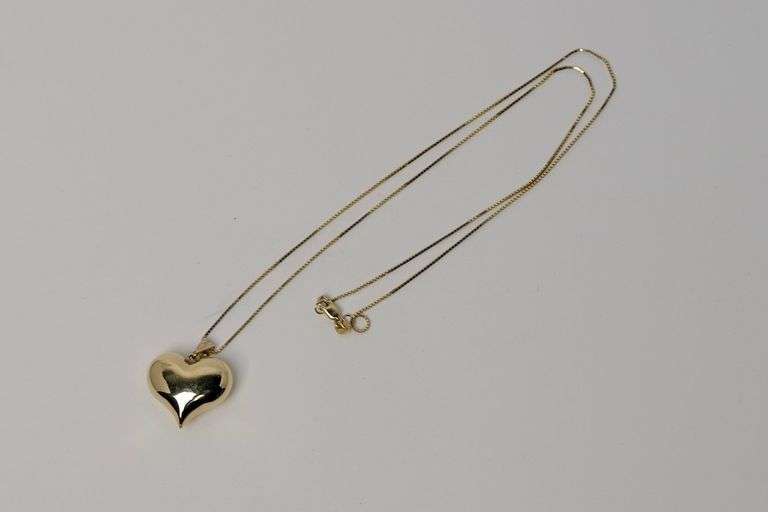10K PENDANT AND CHAIN