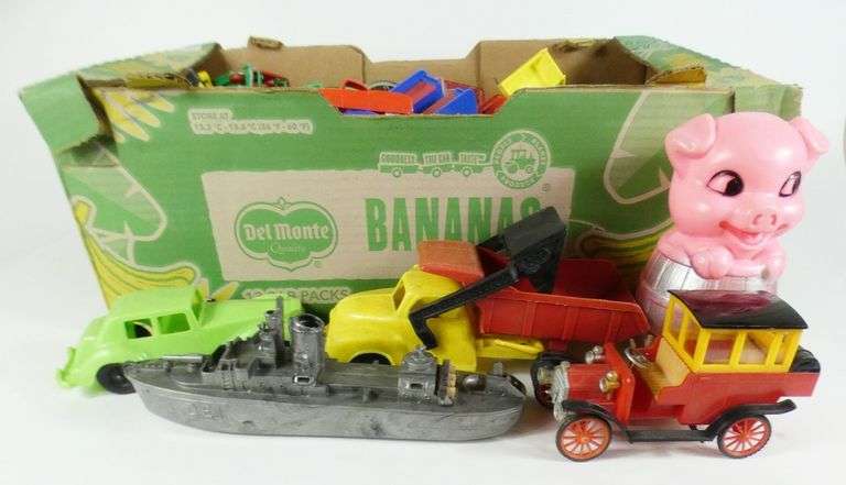 PLASTIC TOYS