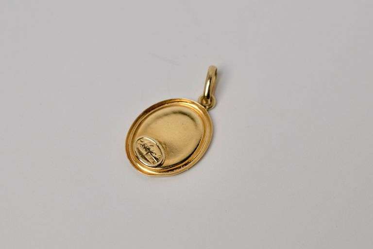 18K GOLD PENDANT