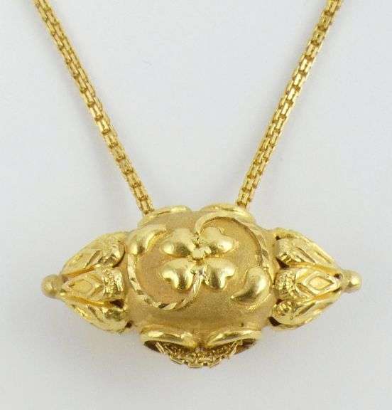 PENDANT ON CHAIN