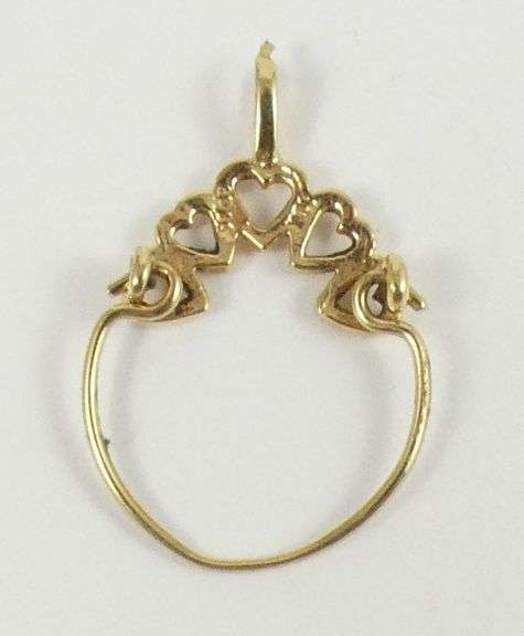 SMALL GOLD PENDANT