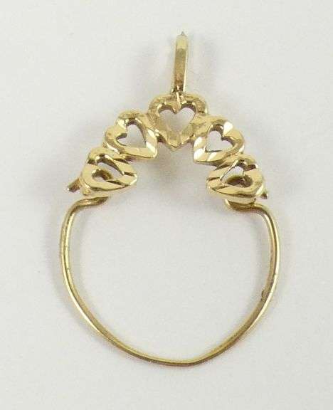 SMALL GOLD PENDANT