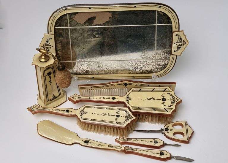 VINTAGE DRESSER SET