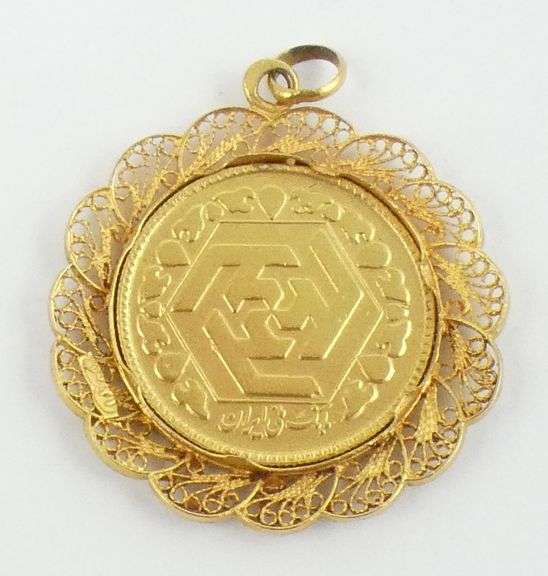 GOLD COIN PENDANT