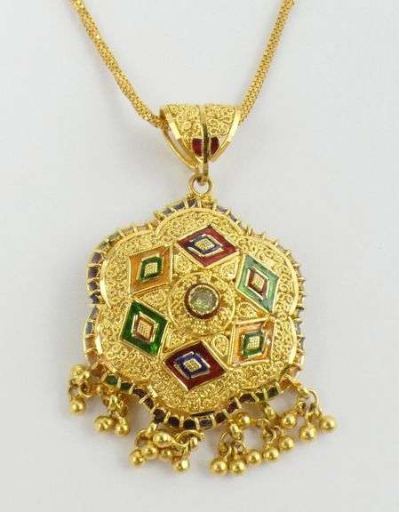 PENDANT ON CHAIN