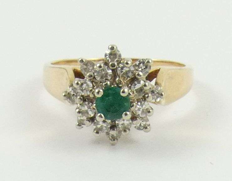 EMERALD & DIAMOND RING