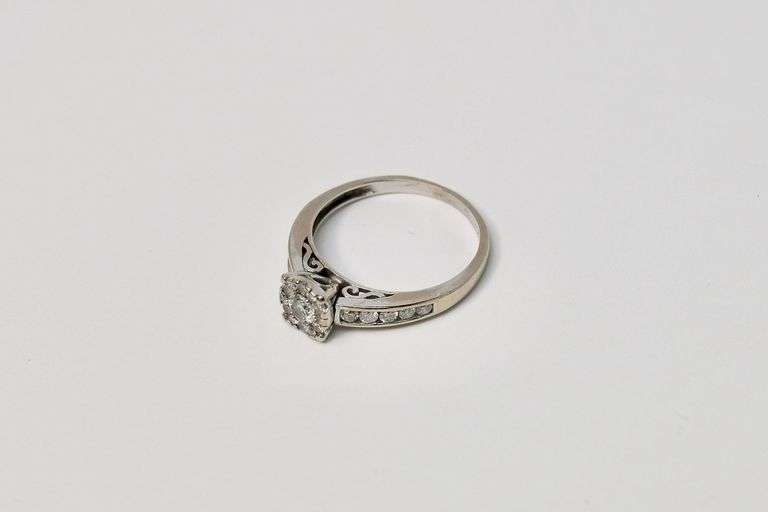 DIAMOND RING