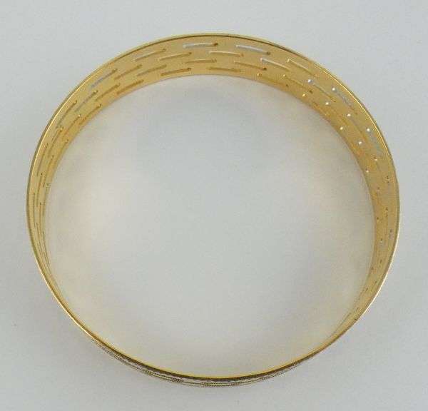 GOLD BANGLE BRACELET