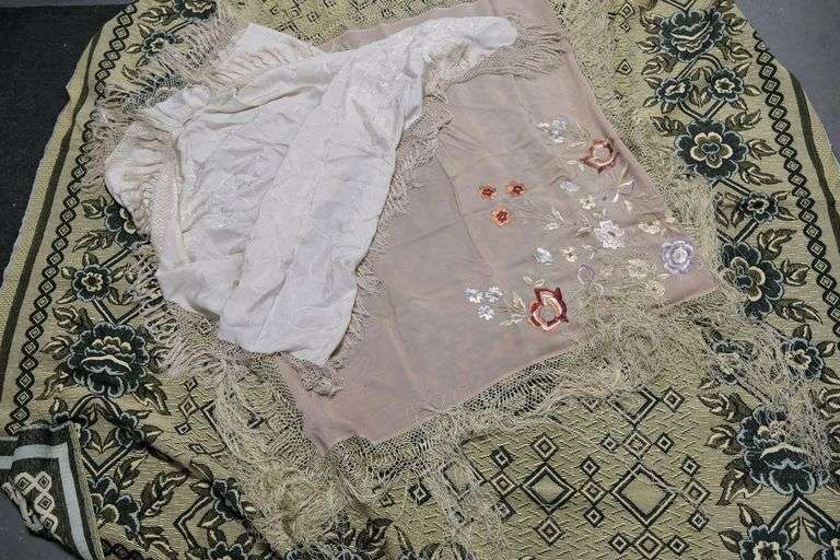 VINTAGE THROW AND EMBROIDERIES