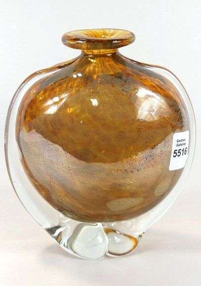 ART GLASS VASE