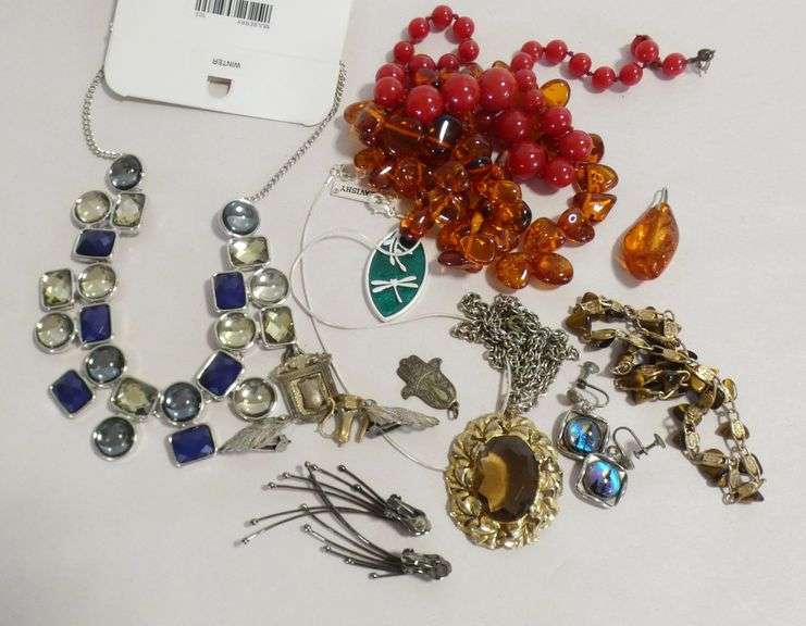 VINTAGE FASHION JEWELLERY