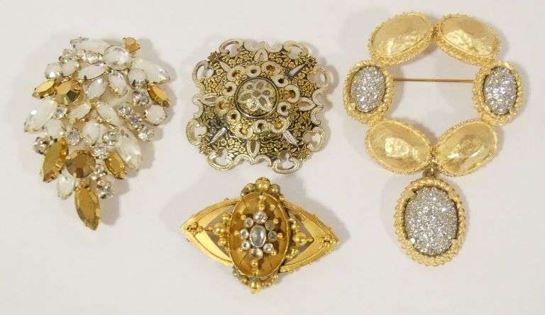 SIX BROOCHES AND PAIR OF EARRINGS