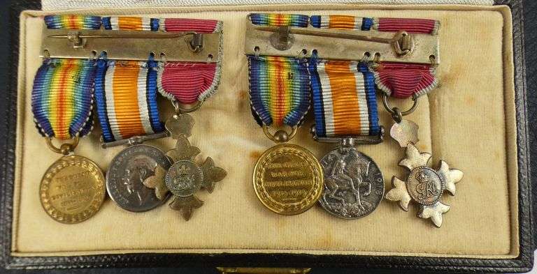 TWO SETS OF WW1 SERVICE MEDALS