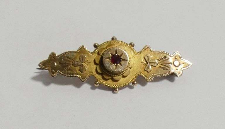 9KT GOLD BROOCH