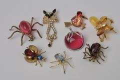 VINTAGE BROOCHES