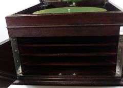 ANTIQUE VICTROLA PHONOGRAPH