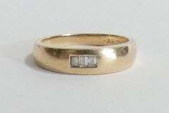 MEN'S 14KT GOLD RING WITH DIAMONDS