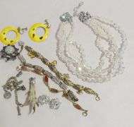 VINTAGE FASHION JEWELLERY