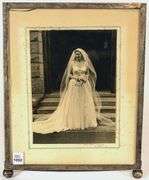 EASEL PORTRAIT FRAME