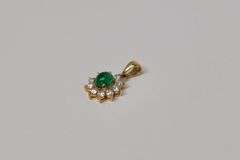 EMERALD & DIAMOND PENDANT