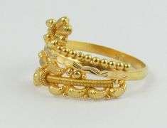 LADIES' GOLD RING