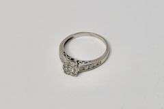 DIAMOND RING
