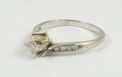 LADIES' DIAMOND RING