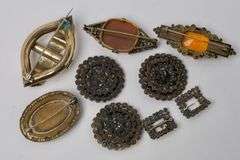 ANTIQUE BUTTONS AND BROOCHES