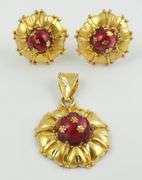 GOLD PENDANT & EARRINGS