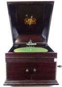ANTIQUE VICTROLA PHONOGRAPH