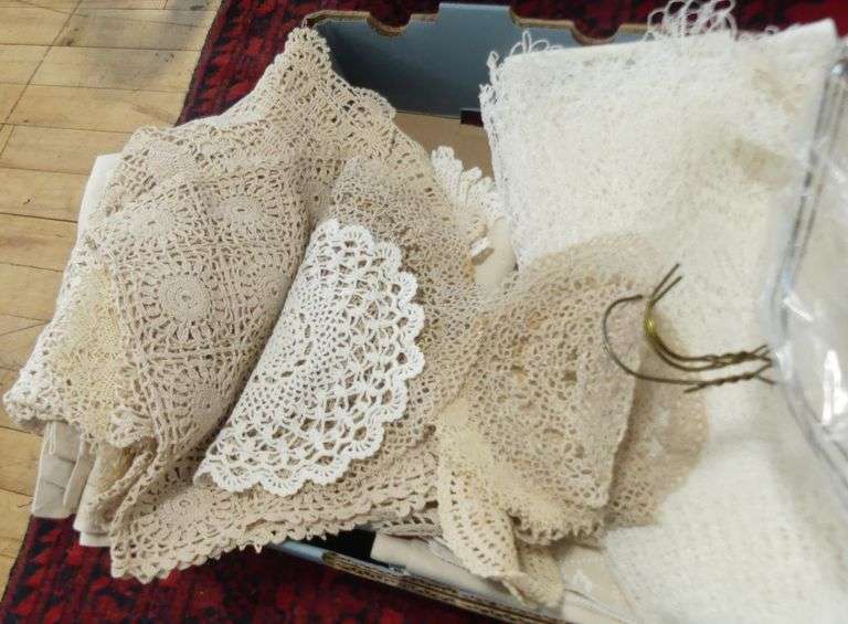 LINENS, PLACEMATS AND SHADES