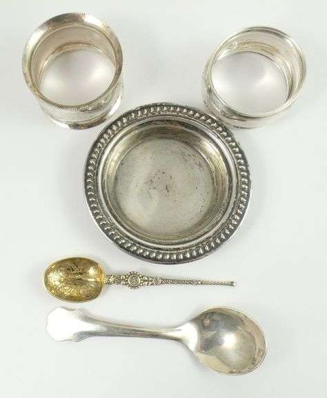 NAPKIN RINGS, SPOONS, DISH