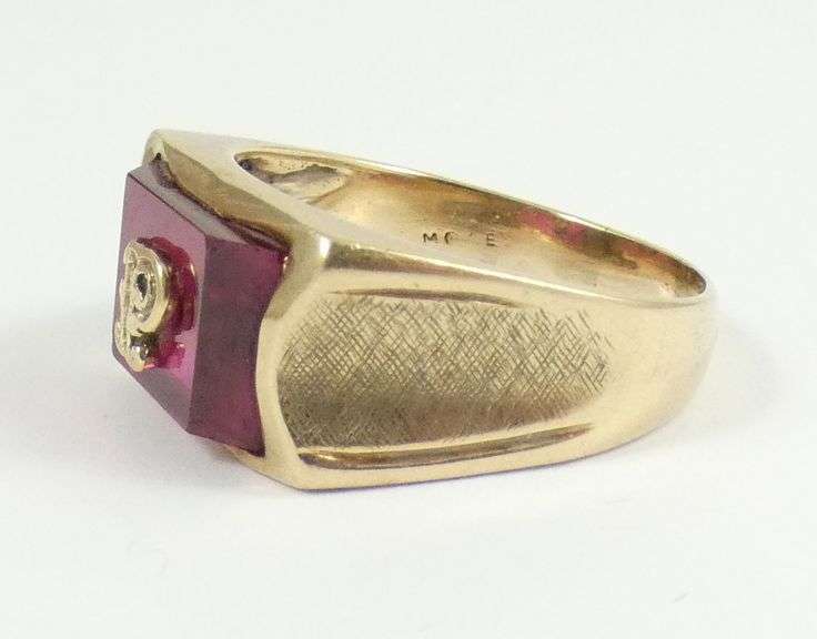 MEN'S GOLD SIGNET RING