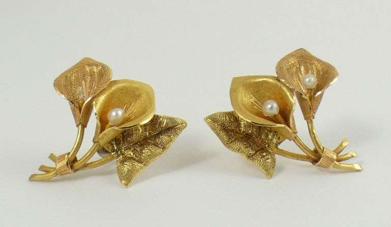 PAIR GOLD EARRINGS