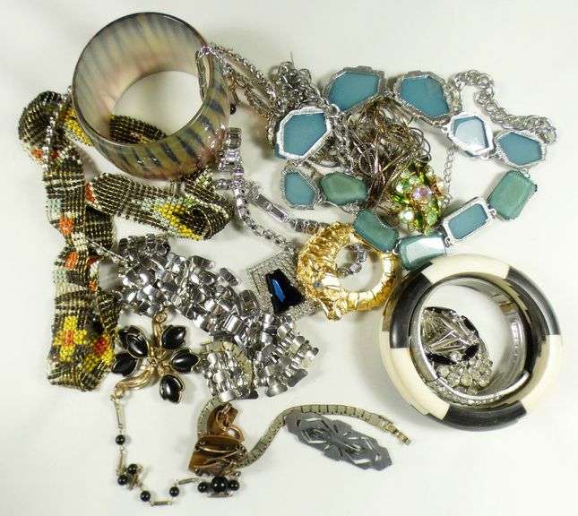 ESTATE COSTUME JEWELLERY