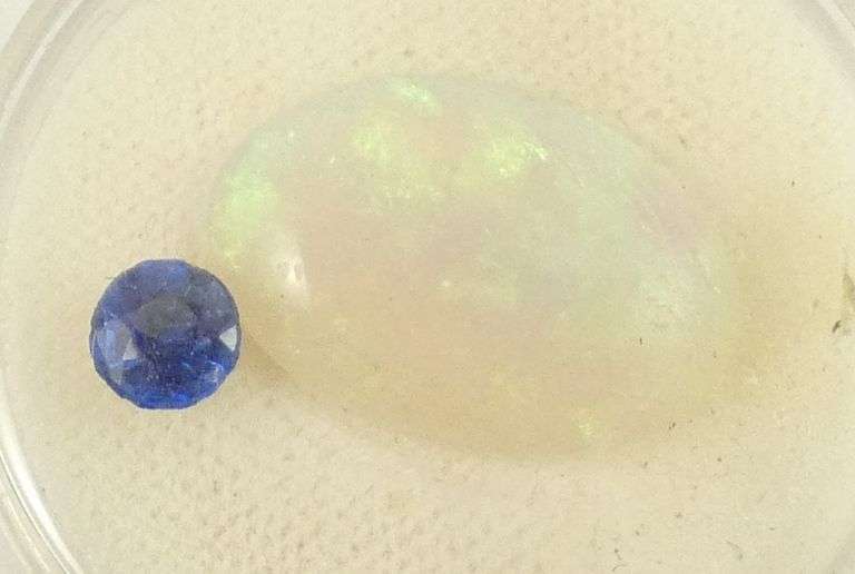 3 LOOSE GEMSTONES