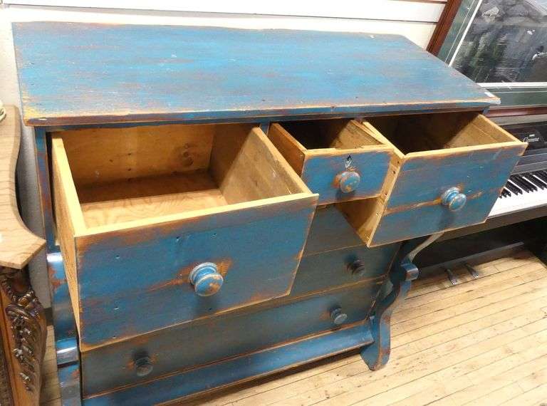 SHABBY CHIC BONNET CHEST