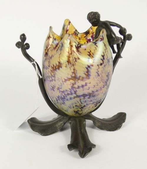 ART GLASS VASE