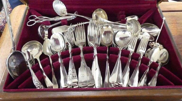 CANTEEN OF SILVER PLATE FLATWARE